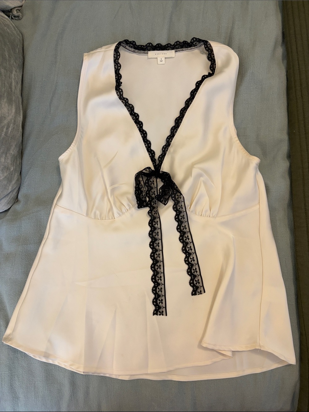 Sleeveless White Lace-Trim Tie Front Top